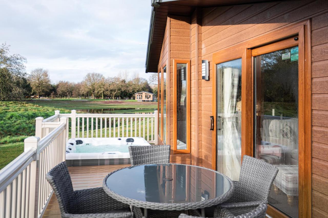 Lodge Kinship With Hot Tub